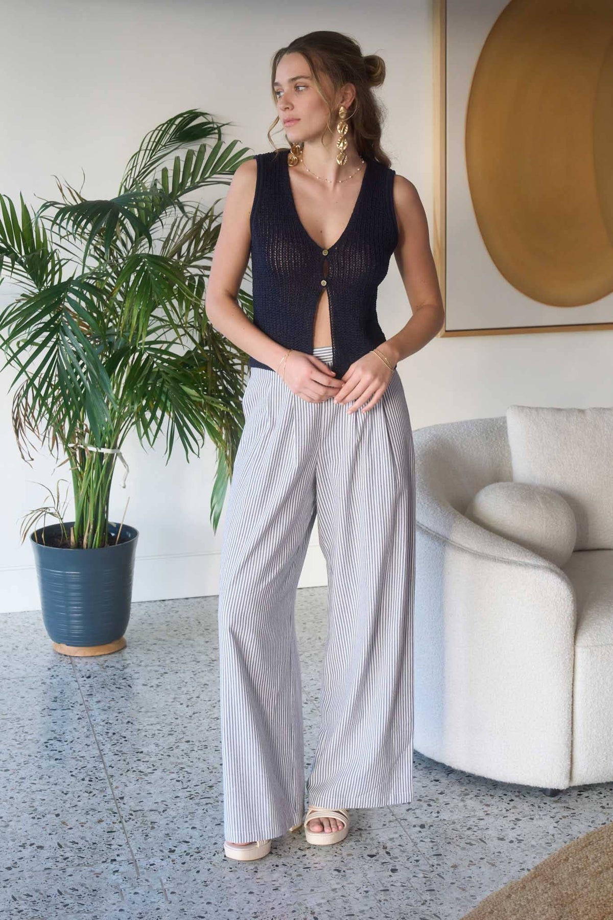 V NECK FRONT BUTTON CROCHET KNIT VEST
