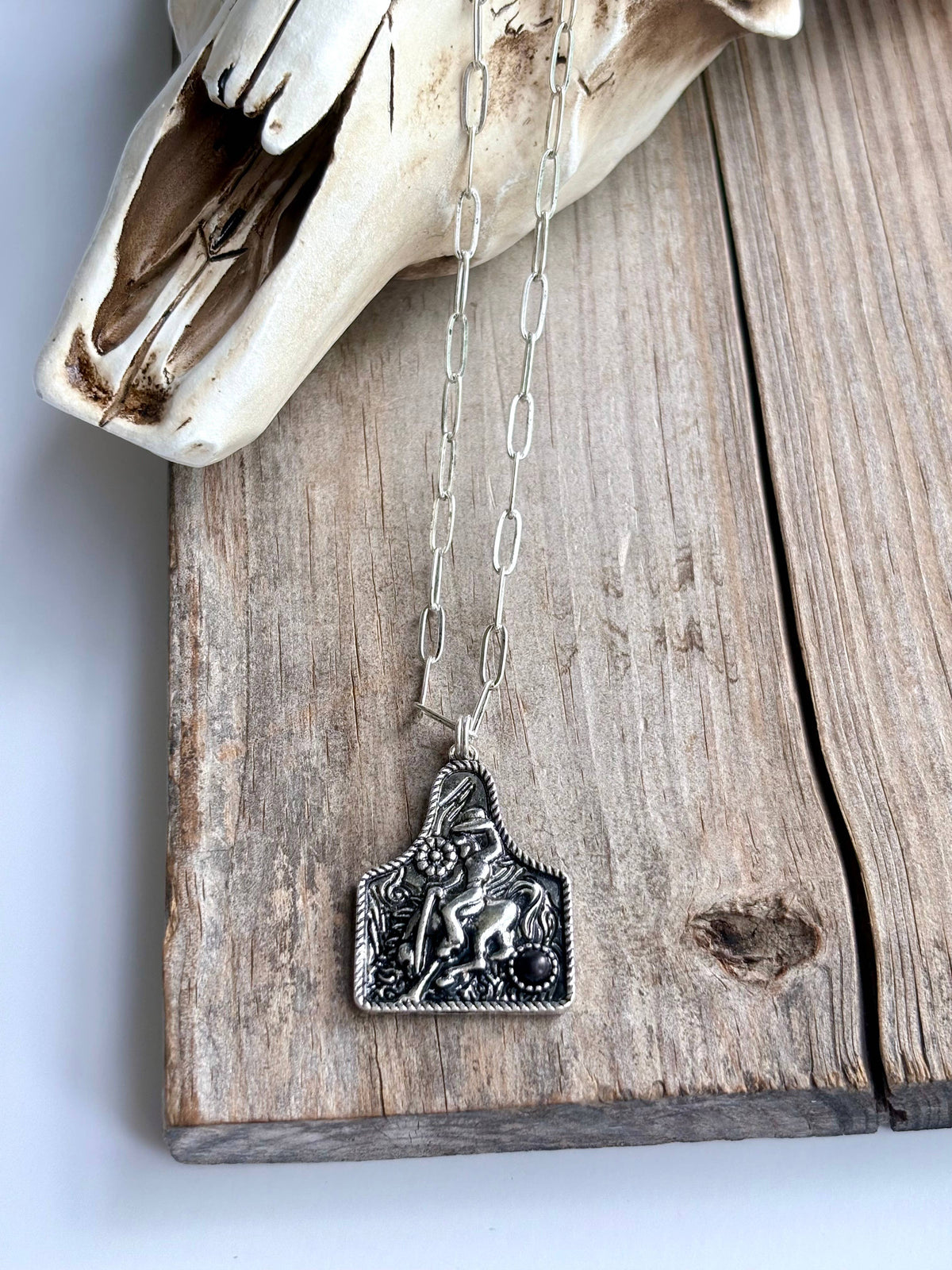 EARTAG Pendant Stone Chain Necklace