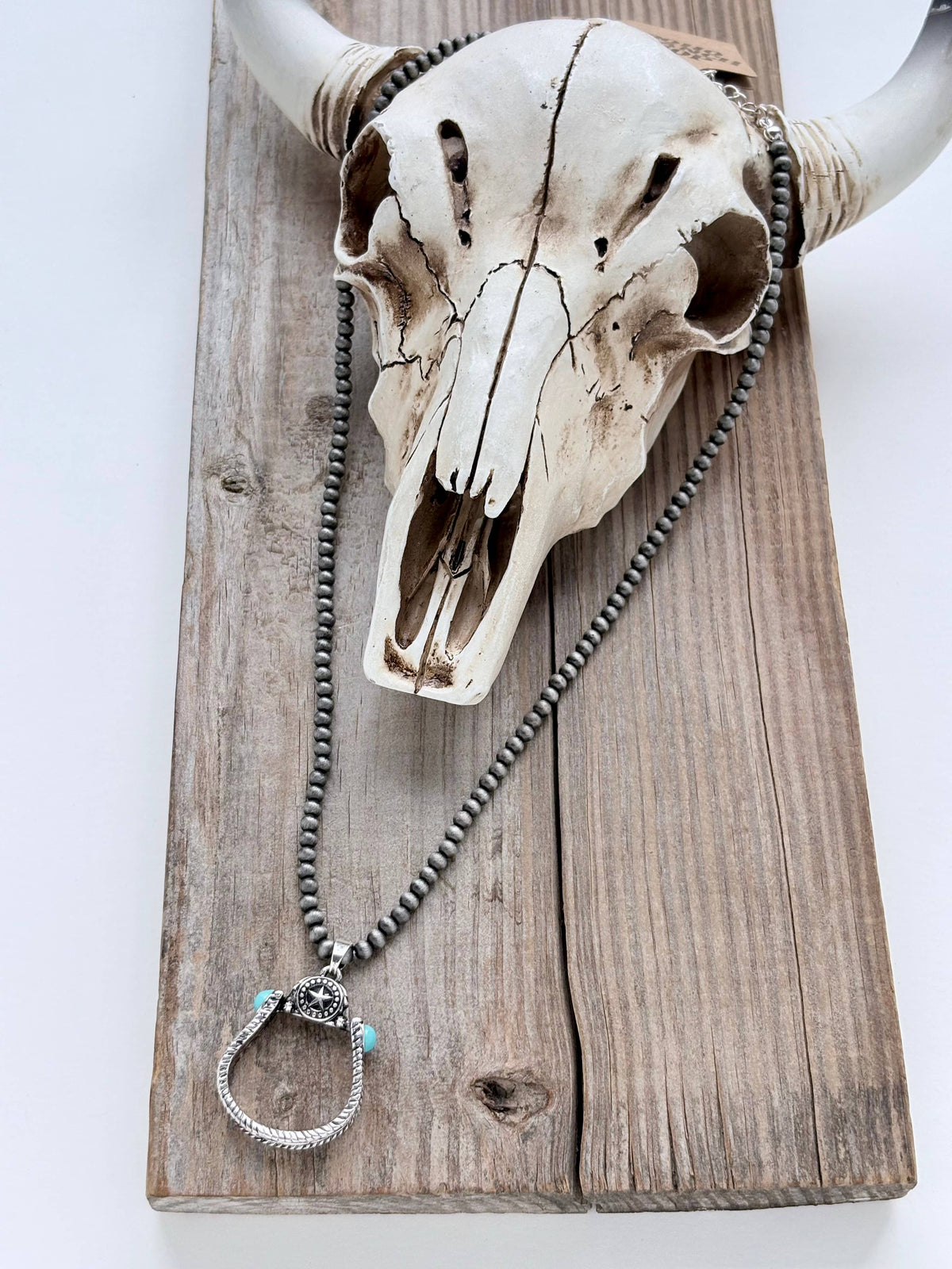 Horseshoe Groove Pendant Necklace