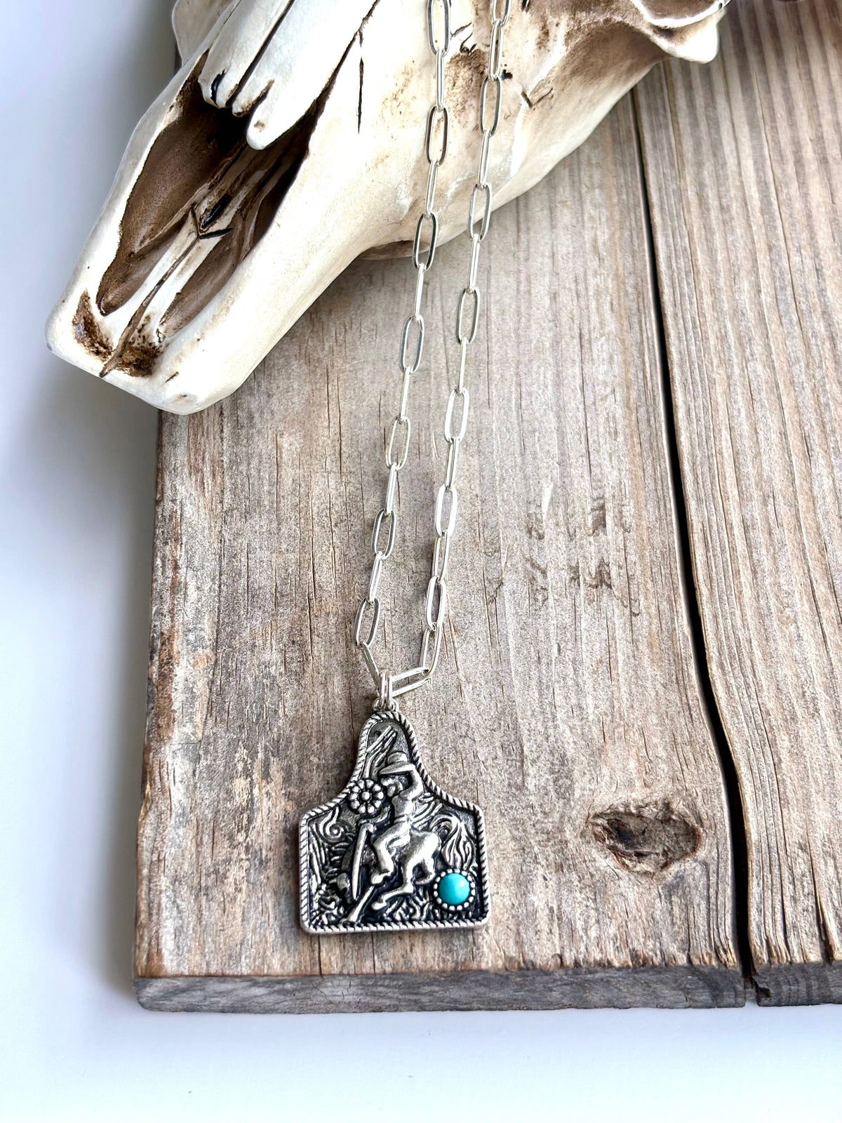 EARTAG Pendant Stone Chain Necklace