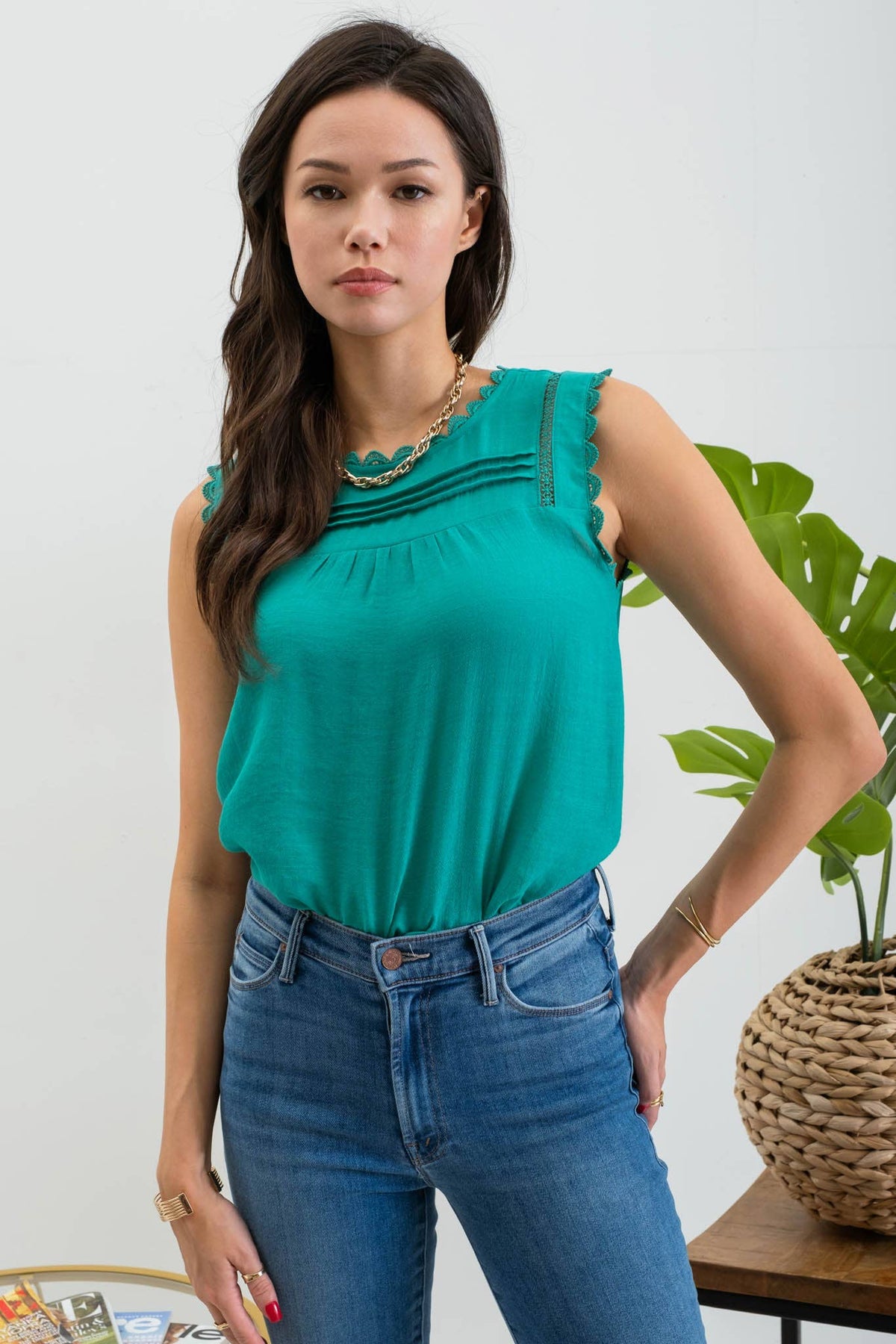 SLEEVELESS LACE EDGE WOVEN TOP