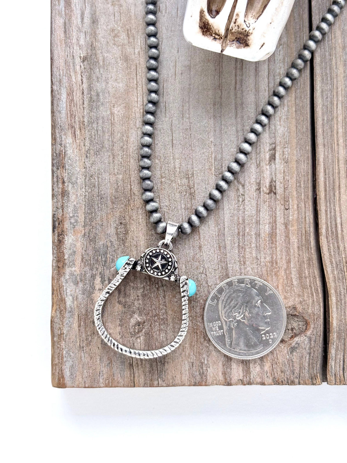 Horseshoe Groove Pendant Necklace